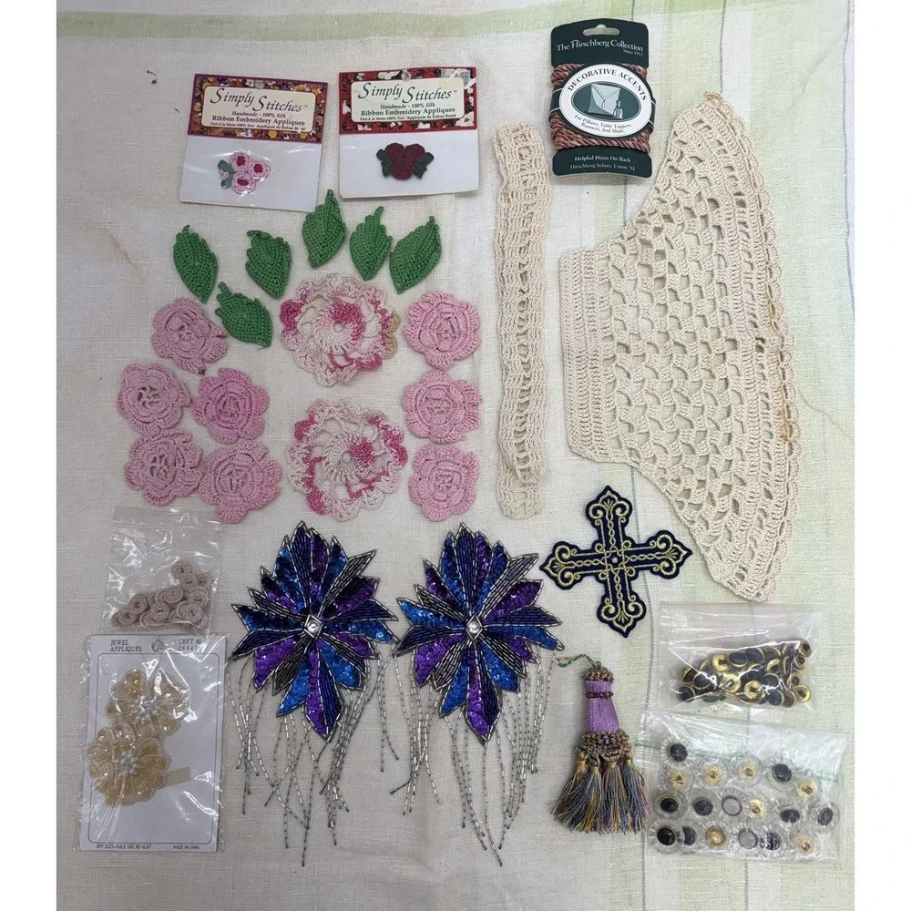Vtg Sewing & Craft Trim Lot Crochet Flowers Appliques Lace Beaded Motifs Buttons